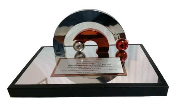 Reconocimiento medios aros electroformado y entintado con base Reconocimiento zampoña electroformada en niquel brillante